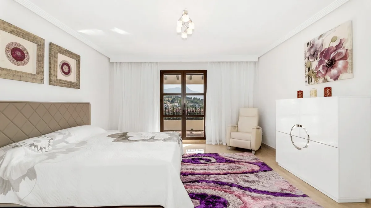 05b9c47d-09cc-45b9-811d-43623537e1cf