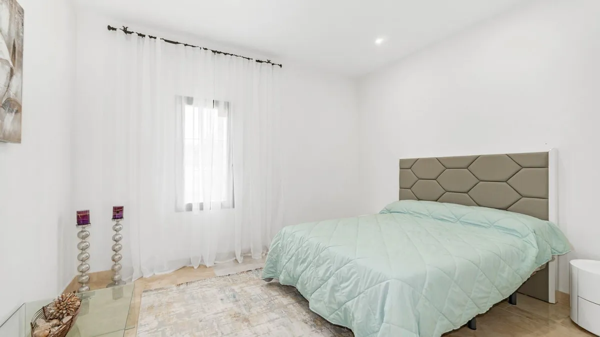 e3c22229-029b-49f5-a672-a8f4f6a6513c