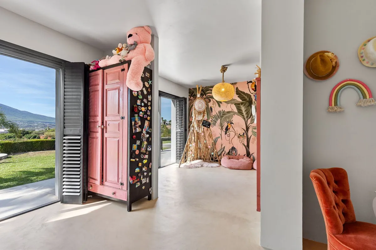 2ea24073-3612-4483-b029-76536ca7b410