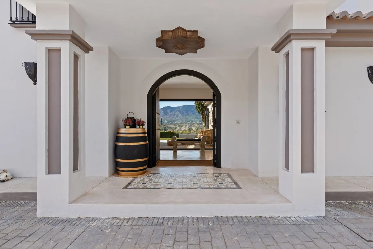 853d1d2f-675b-4ff4-bf38-d42b93d7c5d6