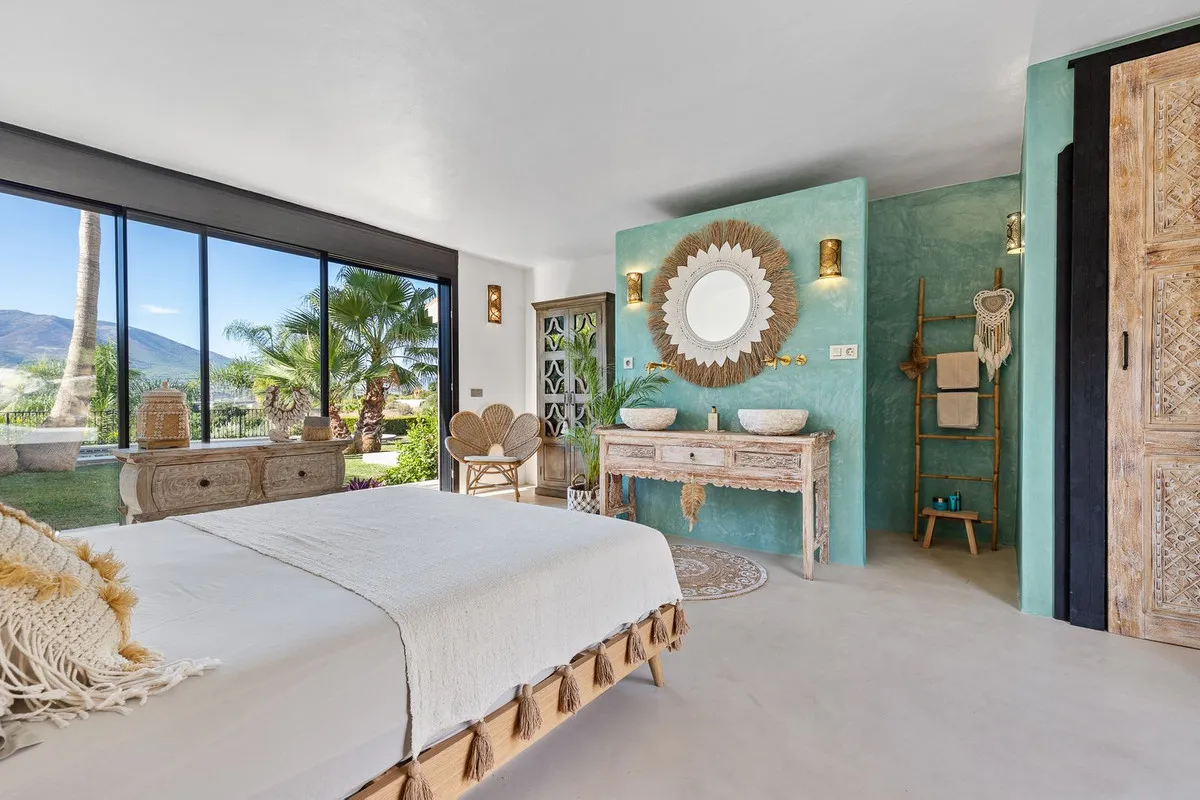 f5908eb8-c26c-41ba-9854-f02c4d5f9c22