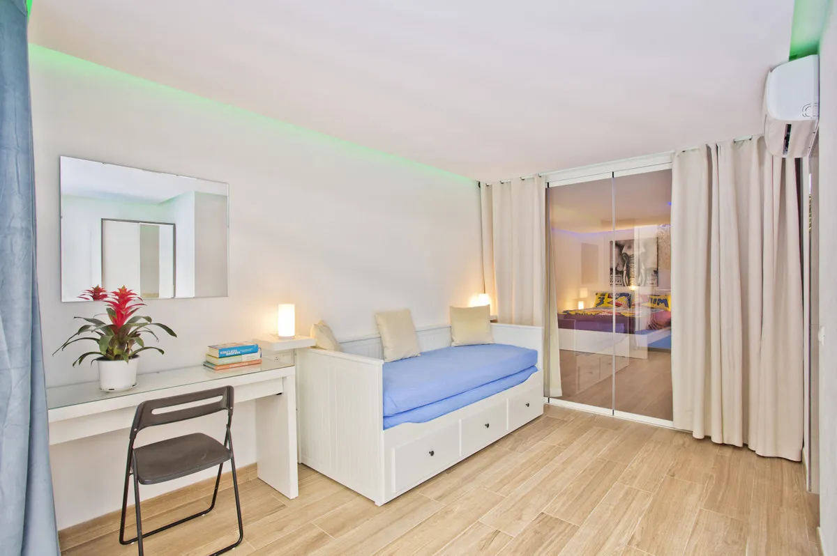 b68f0971-e1fa-4672-9d75-a506a8455df8