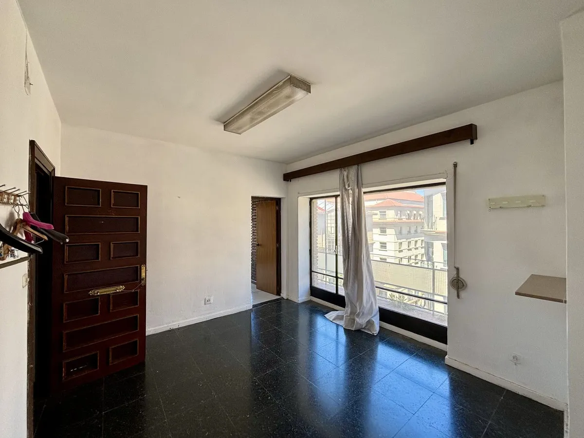 b33f40b4-5f0b-4fdb-95b9-e8190af18710