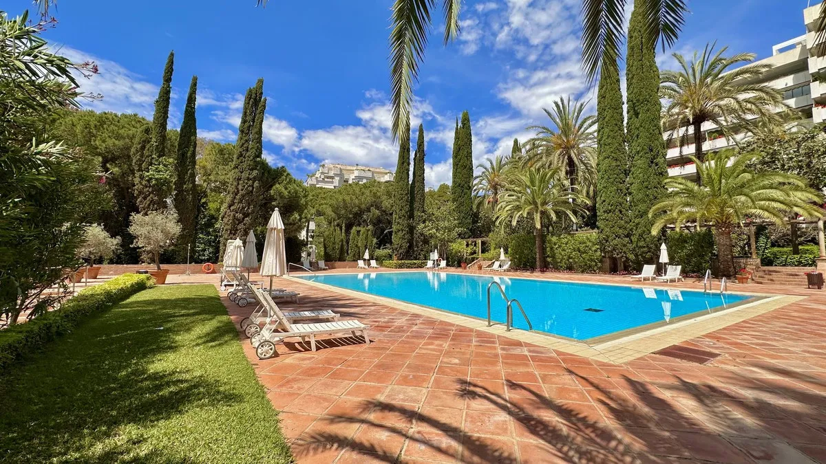 4889bd6d-c637-42b1-9300-31fb1264fbea