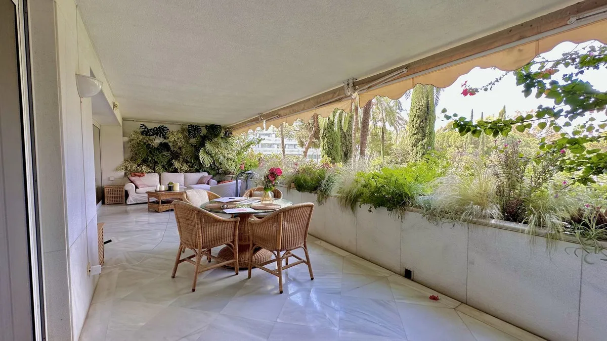 a0945472-968b-45b8-9d2c-1ad3e59d2c8e