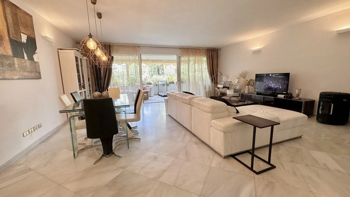 b17332e3-b286-45b3-9017-c6748f703431