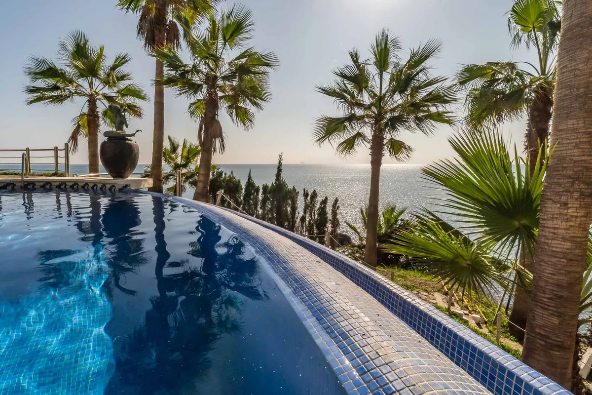 27418fc9-7b83-4f35-8b72-3af2b1b27192