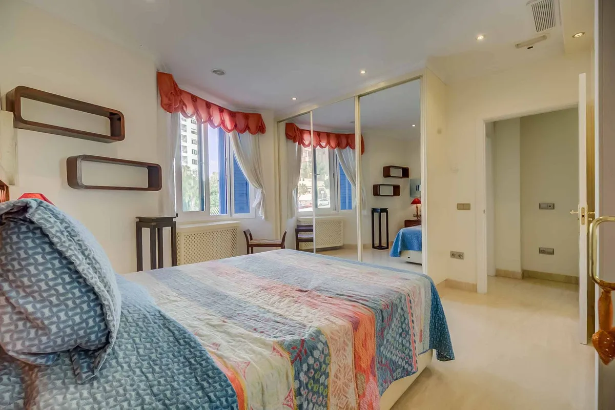 72570889-e570-47f9-b2b1-a04a07bec67d