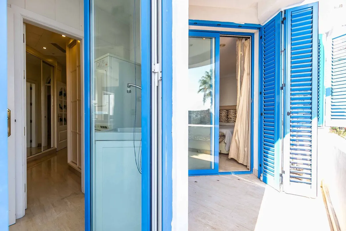 b3845a18-4aba-4268-9e41-d304522378c6