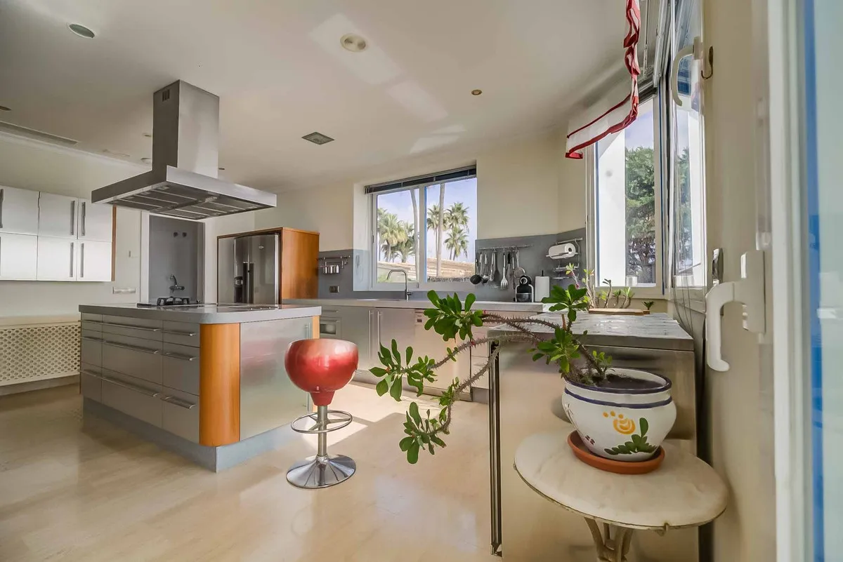 b8475521-0d83-4fca-921e-84c5e31fb983