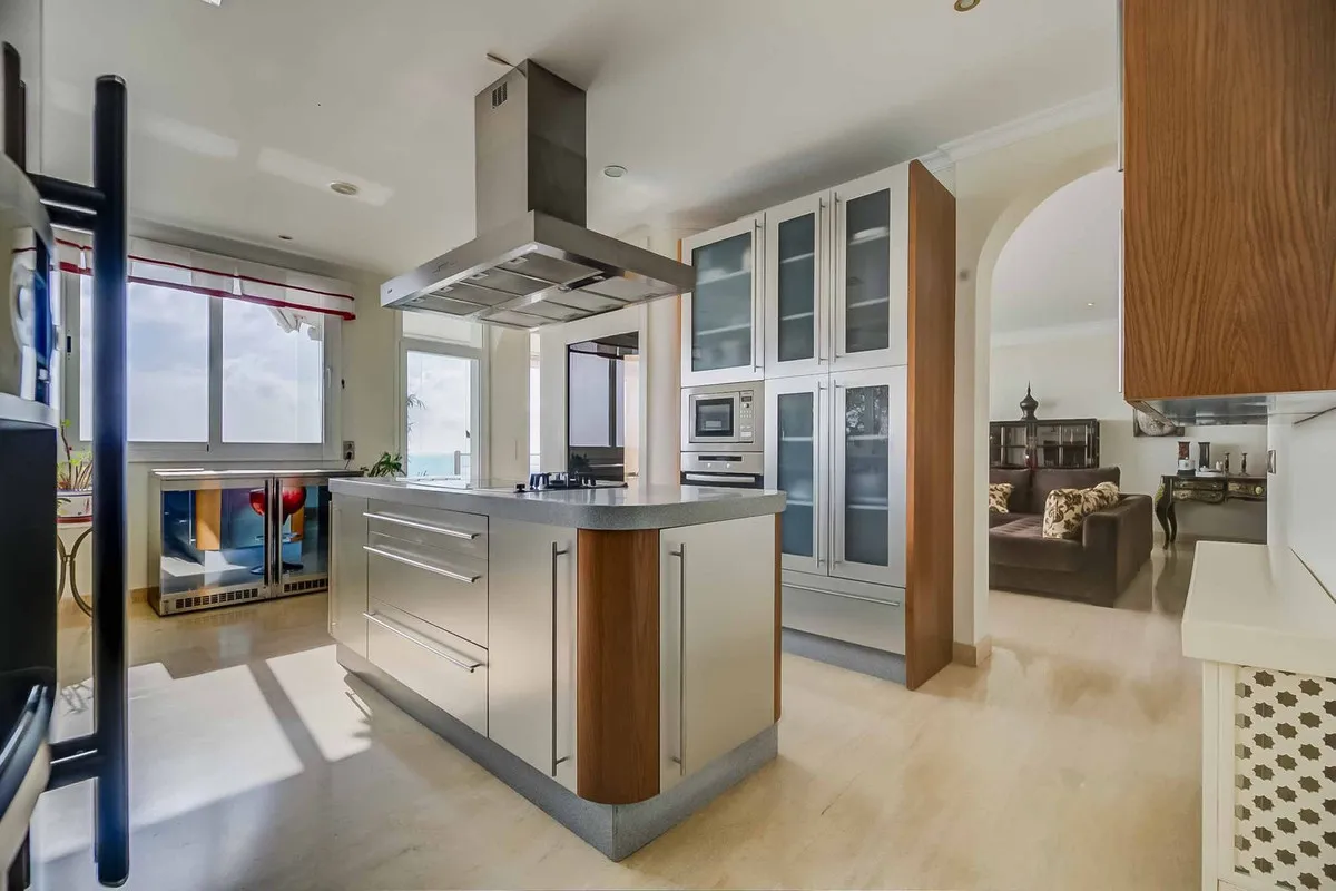 e1a7d77a-c168-49c5-a63a-ad1b21c3b2a7