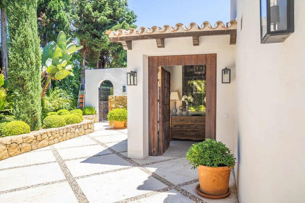 d6166490-11bb-48d9-a044-730df19f2990