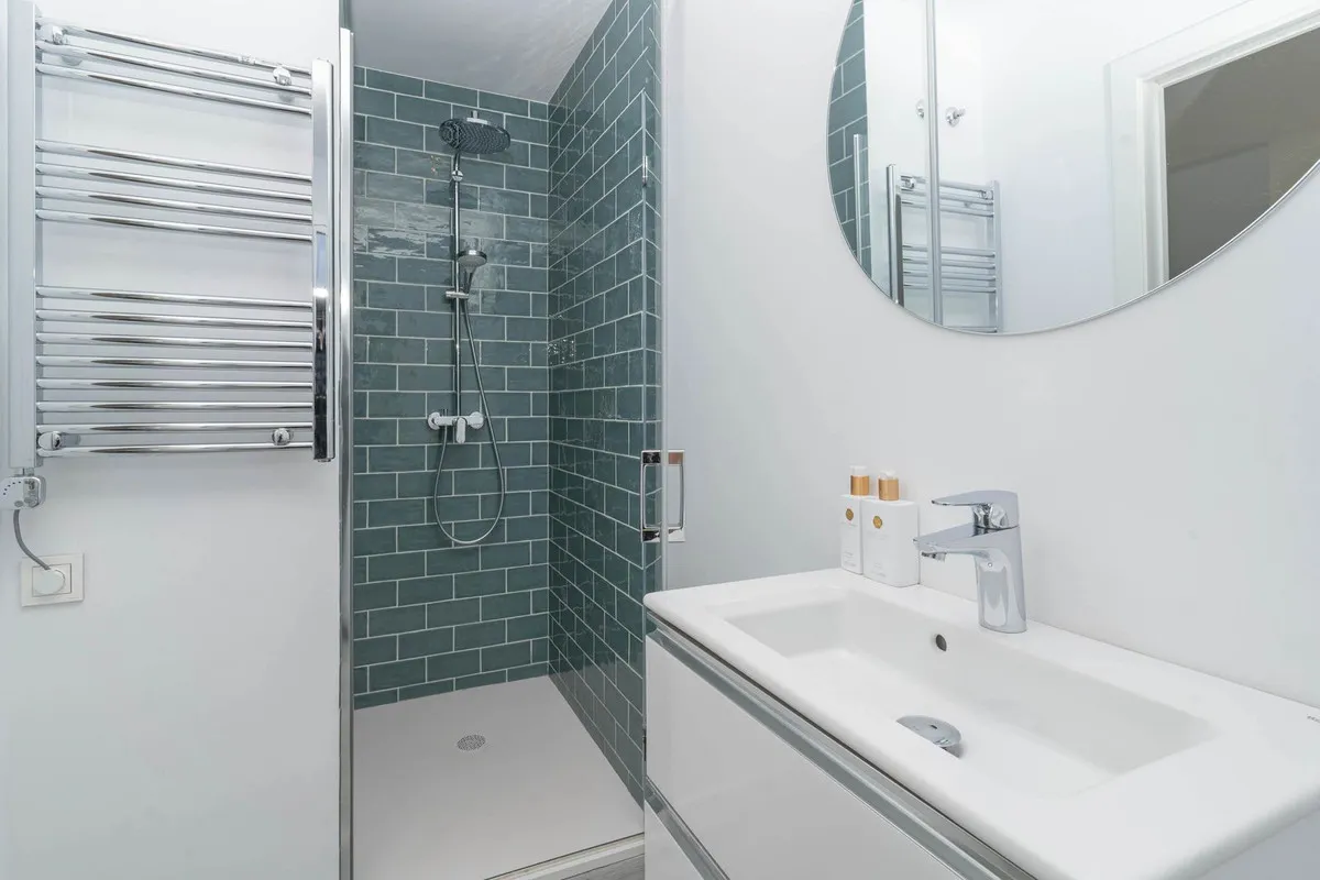 a28f33bd-f198-418a-8dfc-2a06e30faa95