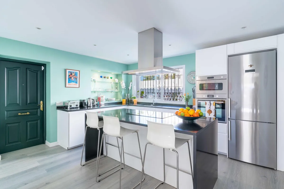 d784cb9c-6305-41d1-8a2c-5488eab2deee