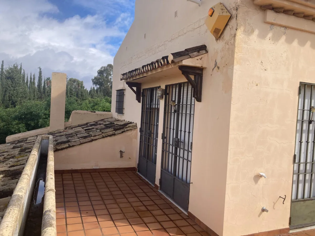 3b098104-71c0-40c5-bb57-b441f0f0433f