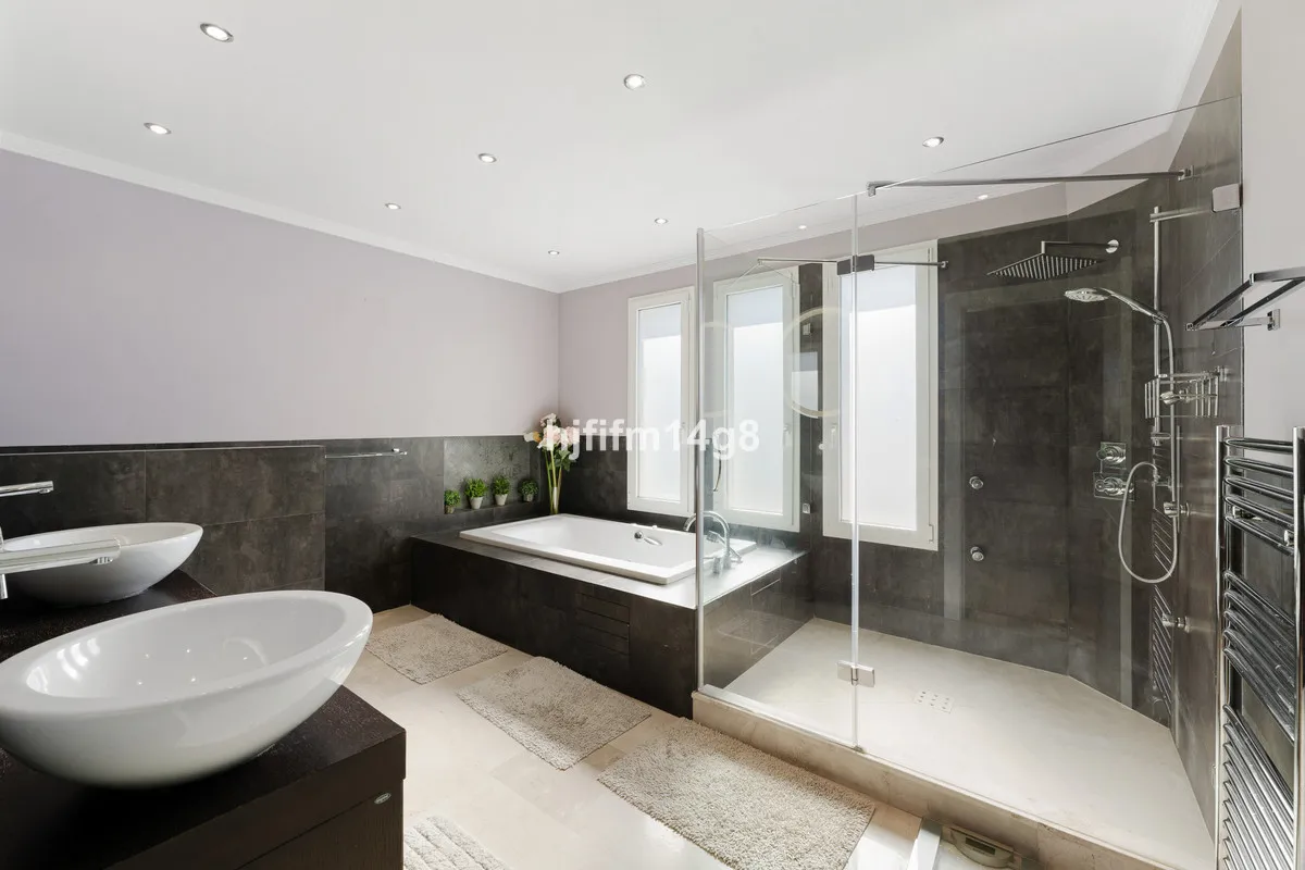 5f2b8e25-0947-4833-8203-60114663ff0d