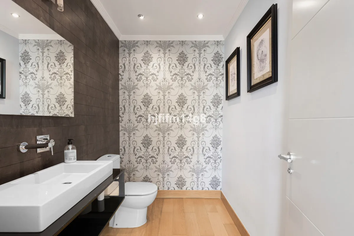 9e8d0bfc-bb29-4a47-884d-0cf6736e59f7