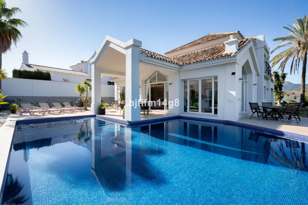 9ec284d5-ecf0-4d66-9046-8c6087fd3e31