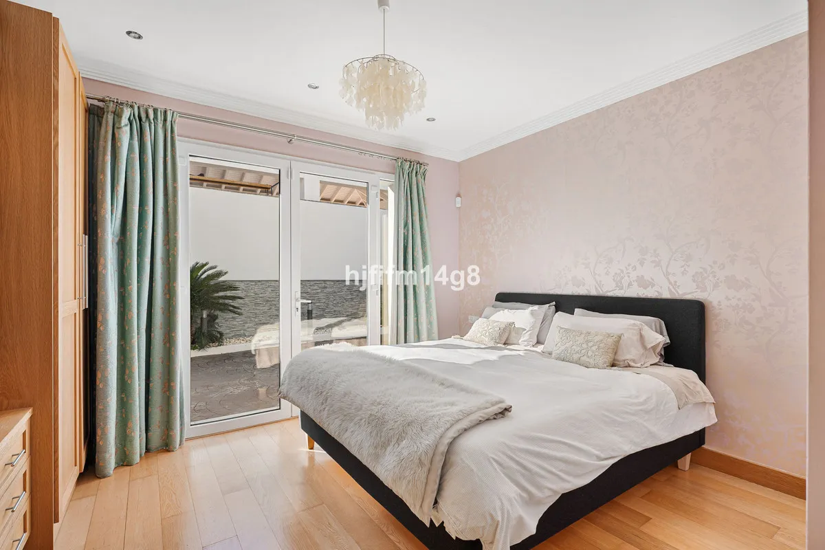 c5dfee0b-c0f4-4d63-a1c5-c856bf6ff1ea