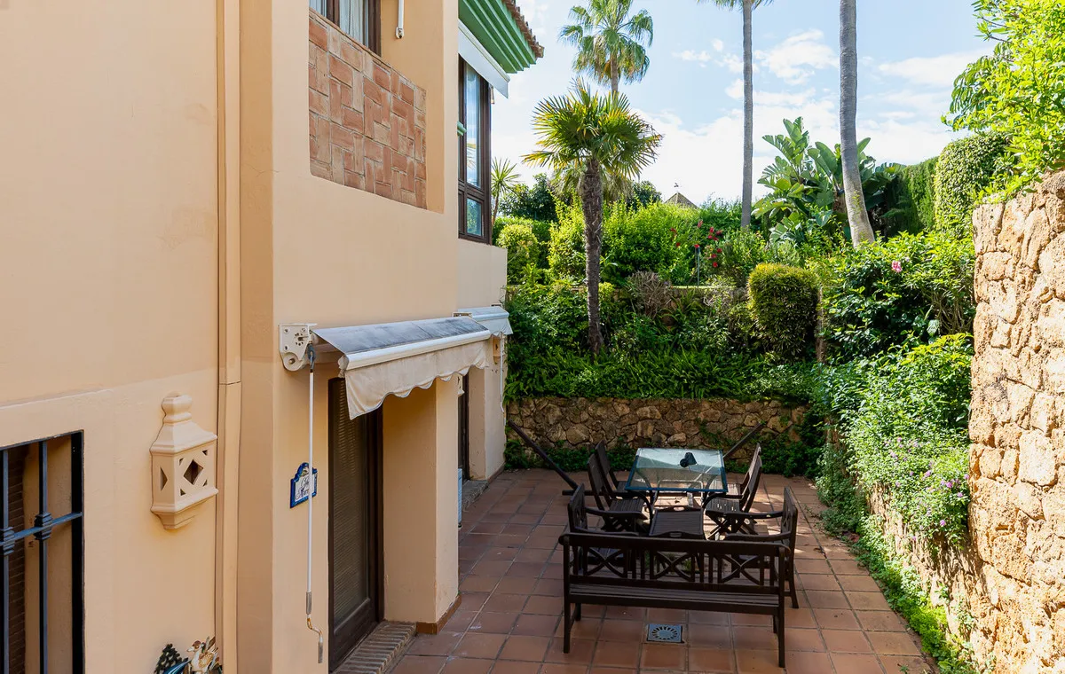 1edfc3e9-edb7-49b6-a8c1-4a25288e5e9d