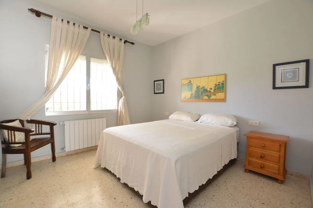 33b8a079-a2a9-41d5-a4aa-3b2f39b15077