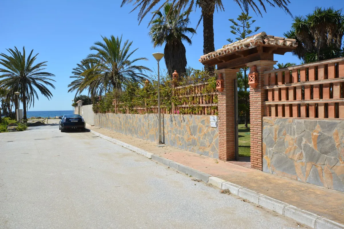 d7fba9cc-476c-4535-b8c0-dae4e4b3102d