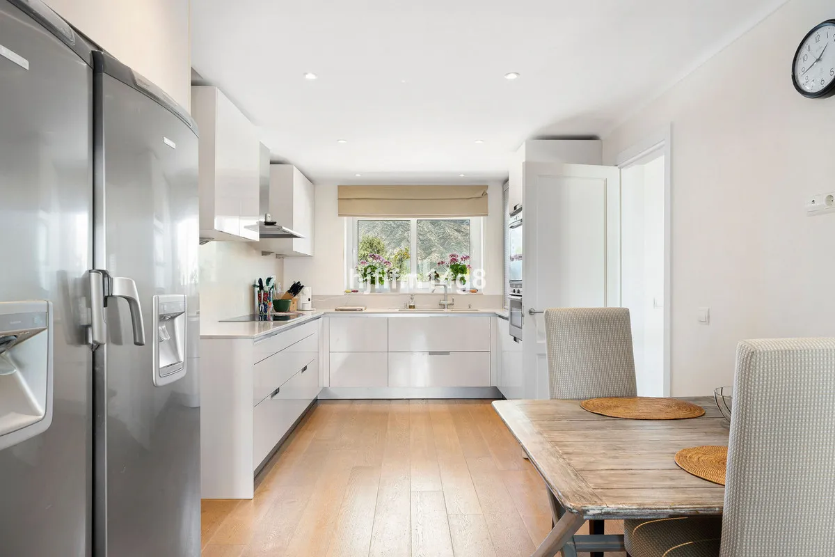 12debc5e-5b46-401c-ac48-408aeeff6766