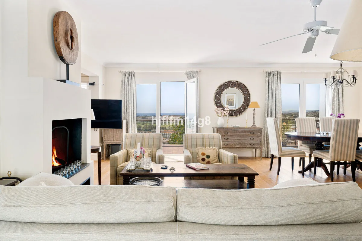 22c4dae4-a433-4f09-9cad-74c5623beefe