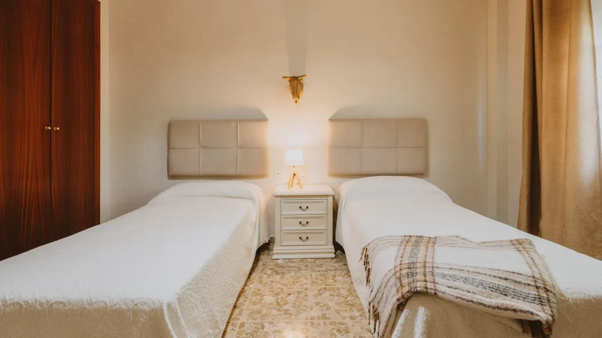 976b75ab-561b-4c3b-8378-a212465cd07a