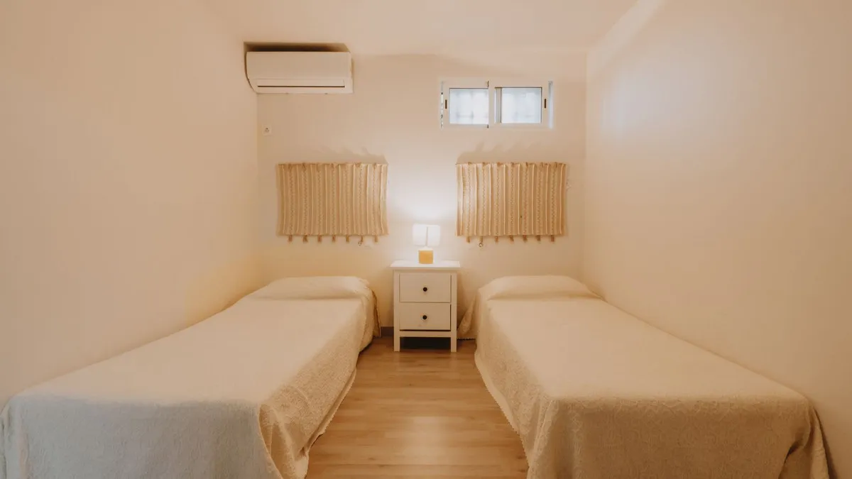 b7de5f2c-34b9-4c29-803e-0c40637c1ec5