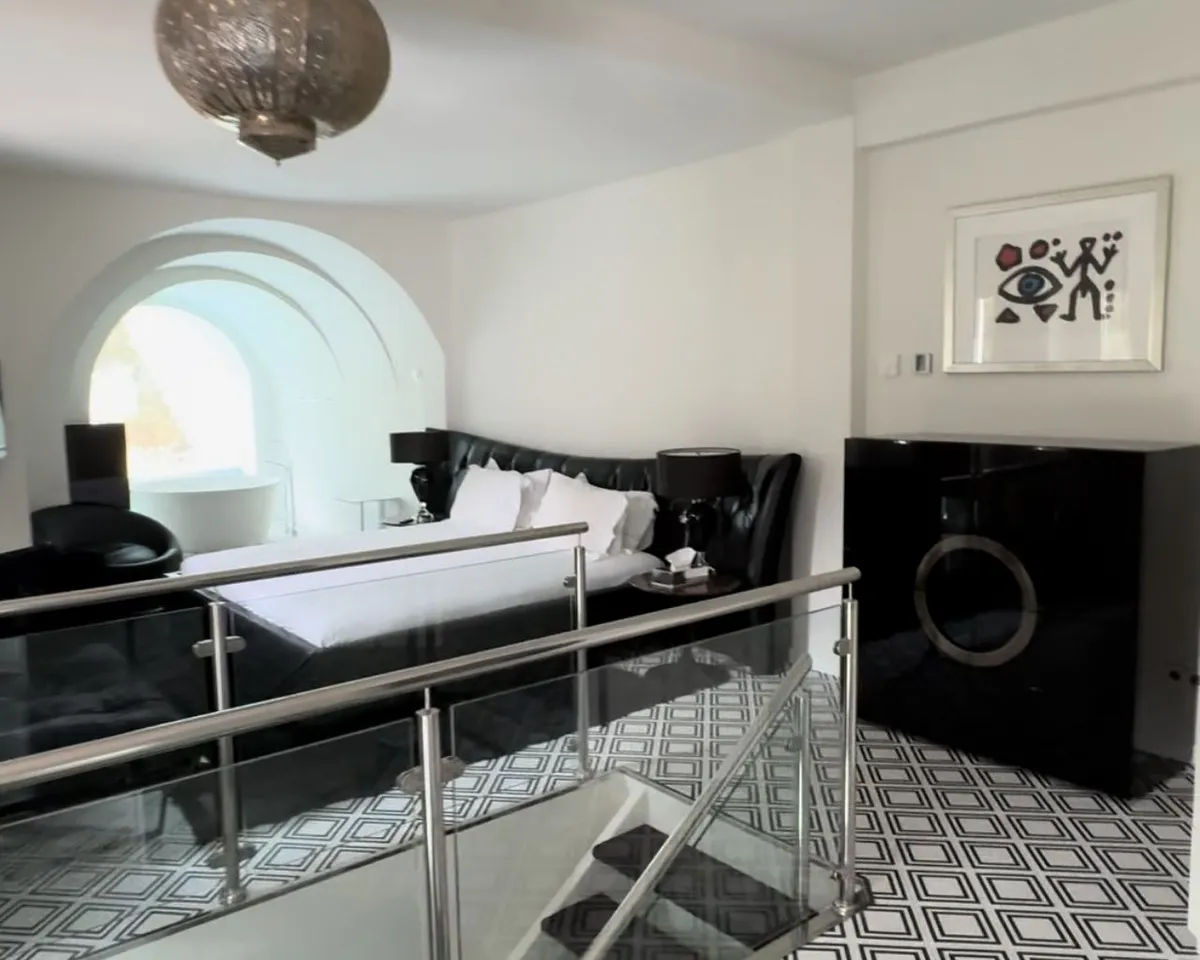 e7ff4e4b-2a7e-41d8-bc26-0aab74457388