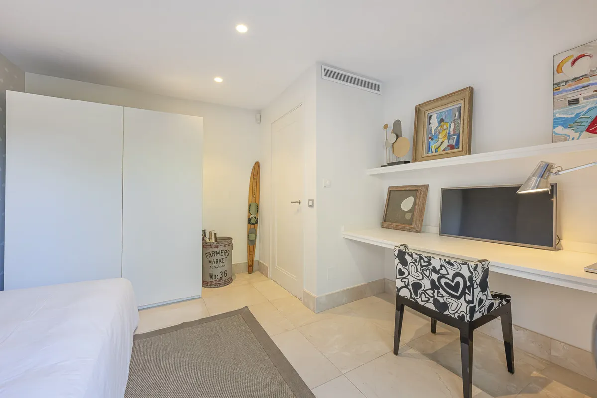 f2d484f5-d70d-413d-be62-aad0c6598624