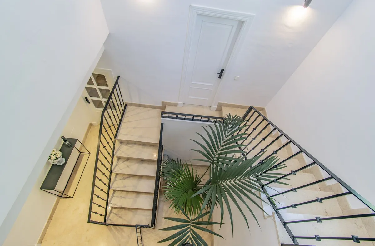 6a65c754-645b-46ab-b697-f3b2079b3901