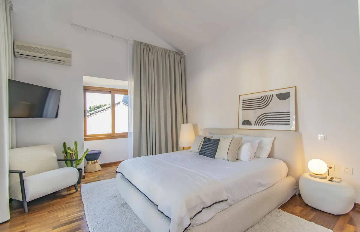 ddd9301d-3498-403d-bd6d-ff5a93e5eafa