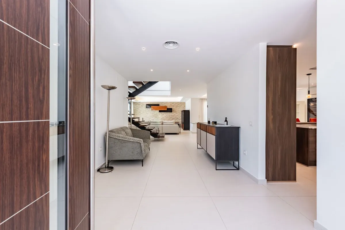 a8a83892-f81b-4984-a1c1-8e63ee586e7d