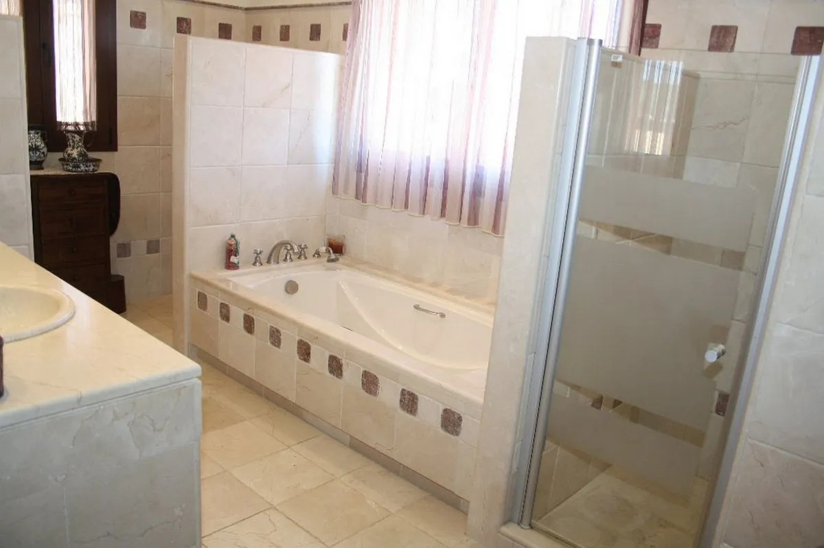 08a5bdb9-42c6-4efb-a6ac-e04a074449e6