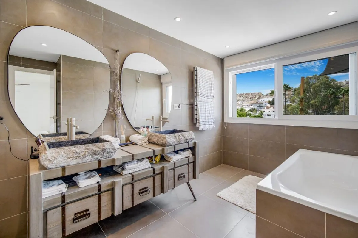 18a63193-c699-4e3b-a823-07f52bf39a17