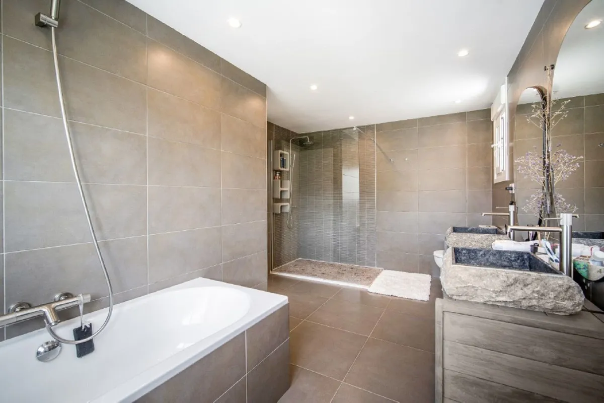 5f7961dc-f358-476c-b605-82963d3d6b78