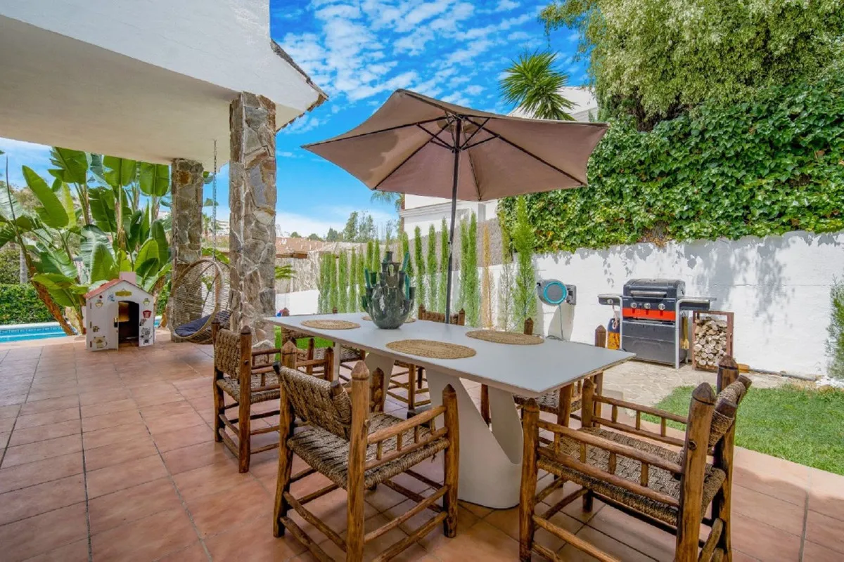 6a834e6c-2808-4f15-b6d7-8fe3768d1952