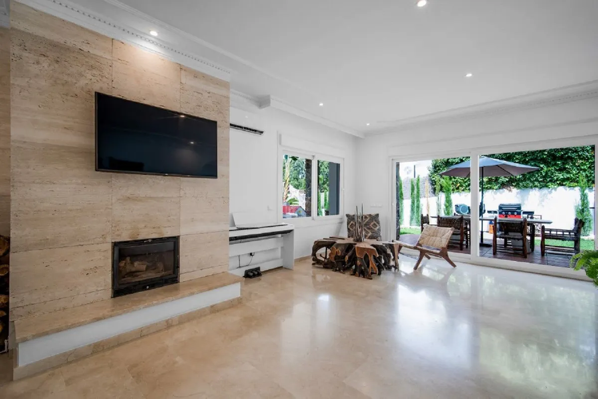 e9652233-4969-49db-9aa8-7fc96caeba10