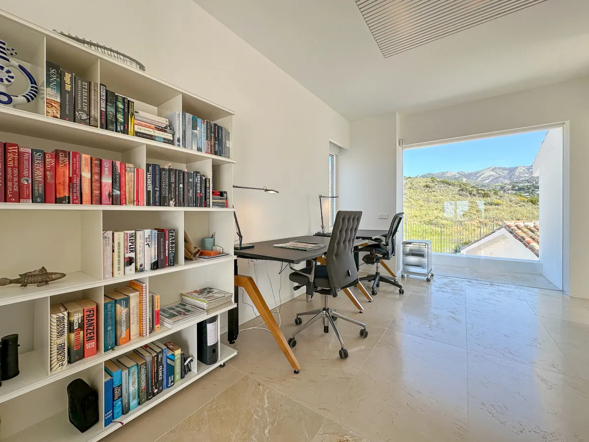 24338244-90ff-4df5-a923-4003a2942ecf