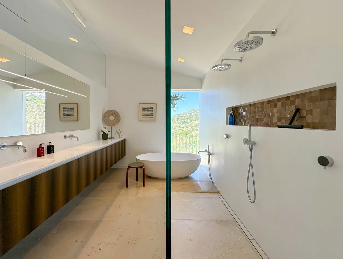 647418f6-cf5e-40a9-b21a-85b9efd7d6a7