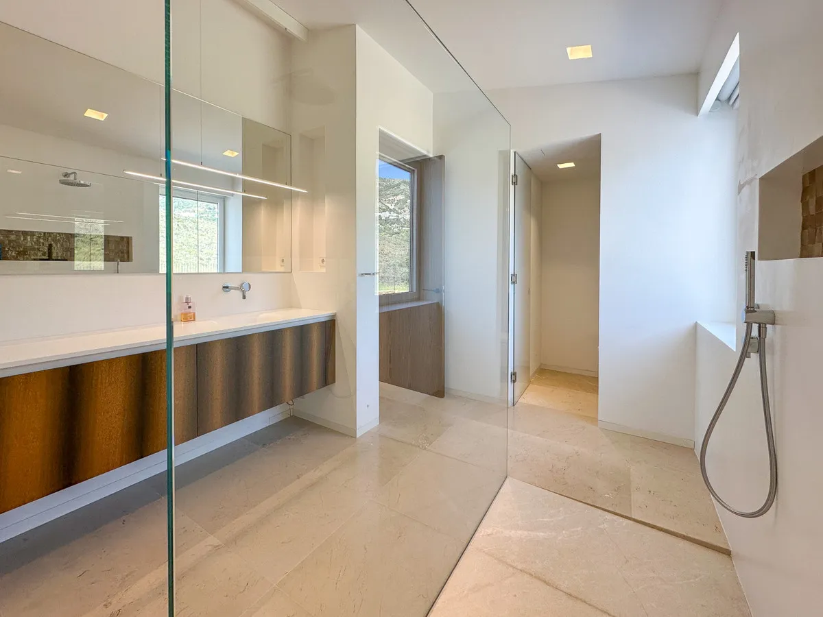 a152db23-7b7c-488e-b3a0-42126f082e3d