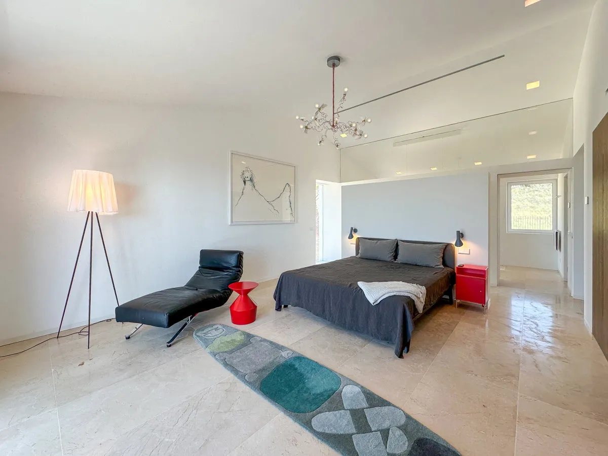 d6fbda91-a797-466c-852d-ad4ad36c58f0