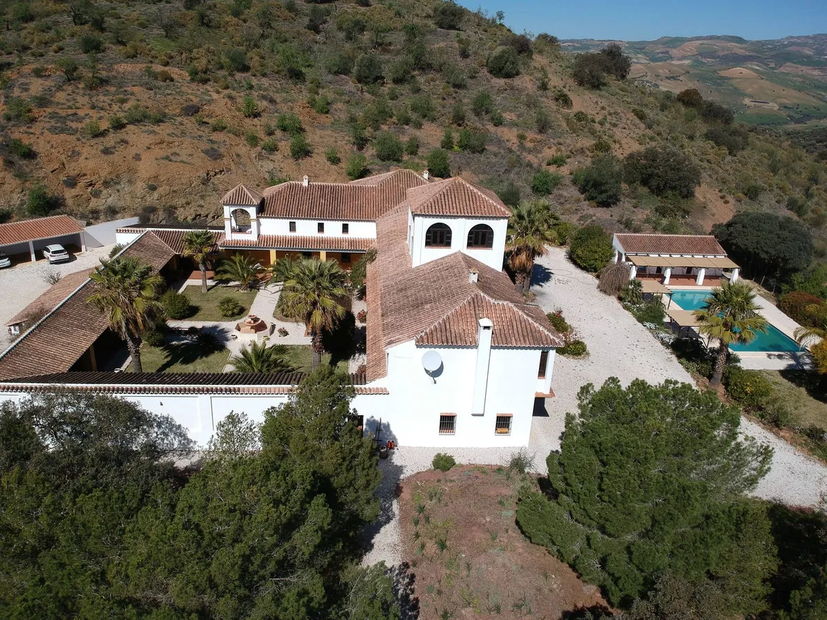 18ecca09-57bc-4044-8587-244bf483c93f