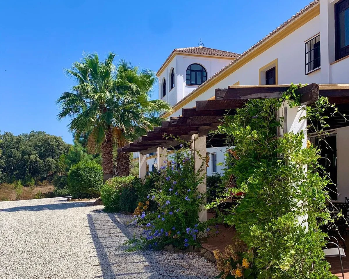 3d8e4b4b-8b1c-4811-95e9-d00652f58b3f