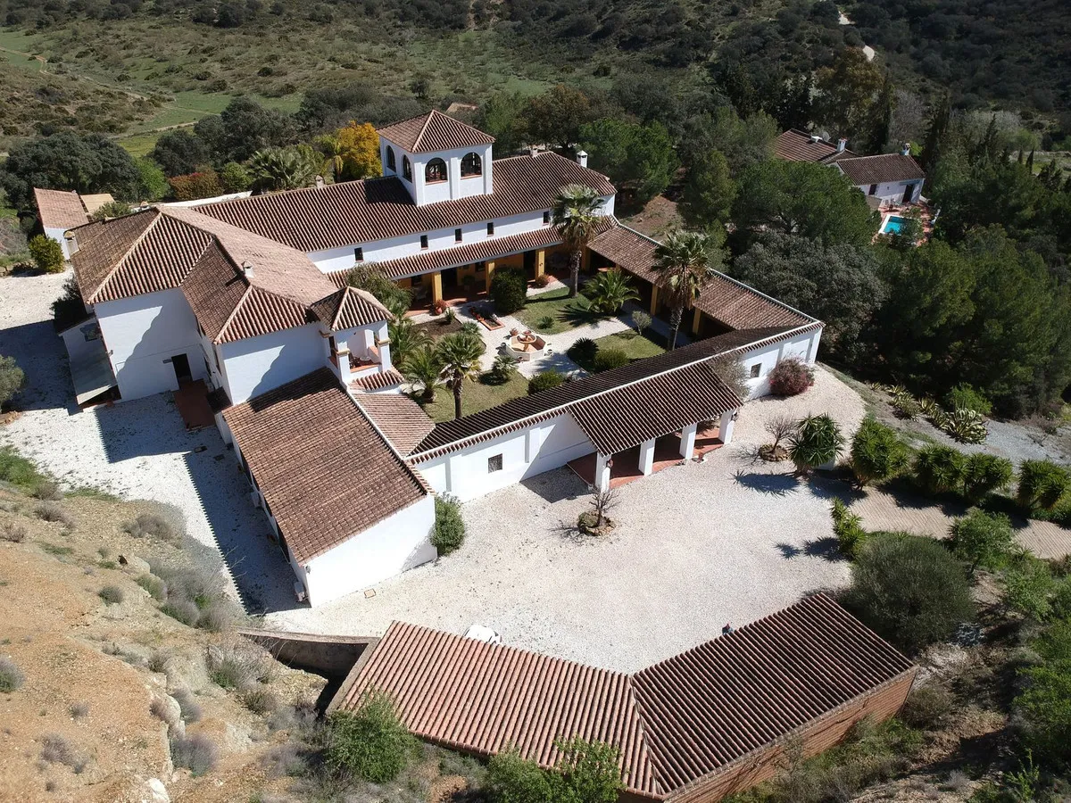 8e7cdf49-b052-4d35-859c-8760b2504619