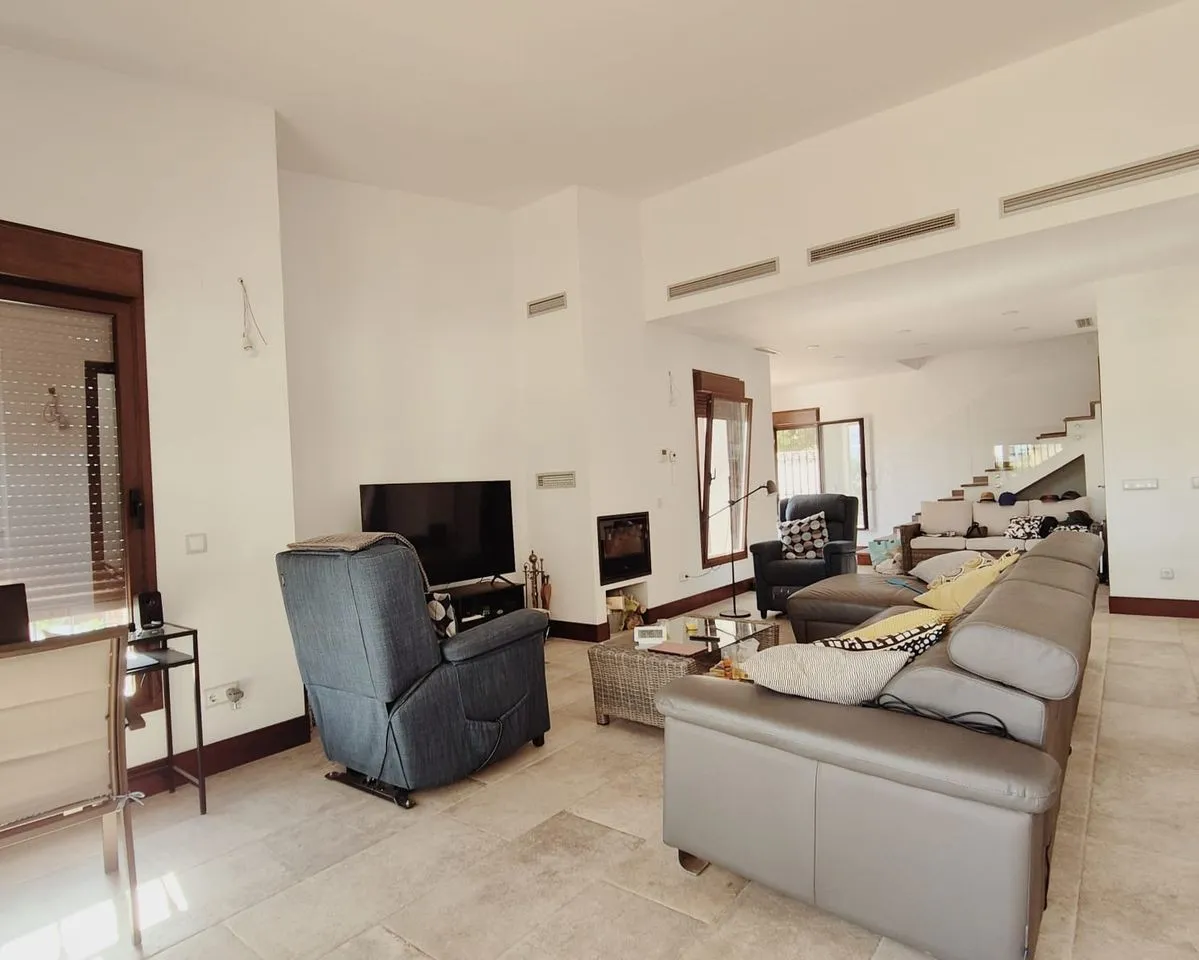 4b1672a5-4868-4ffc-b02c-31e27994f951