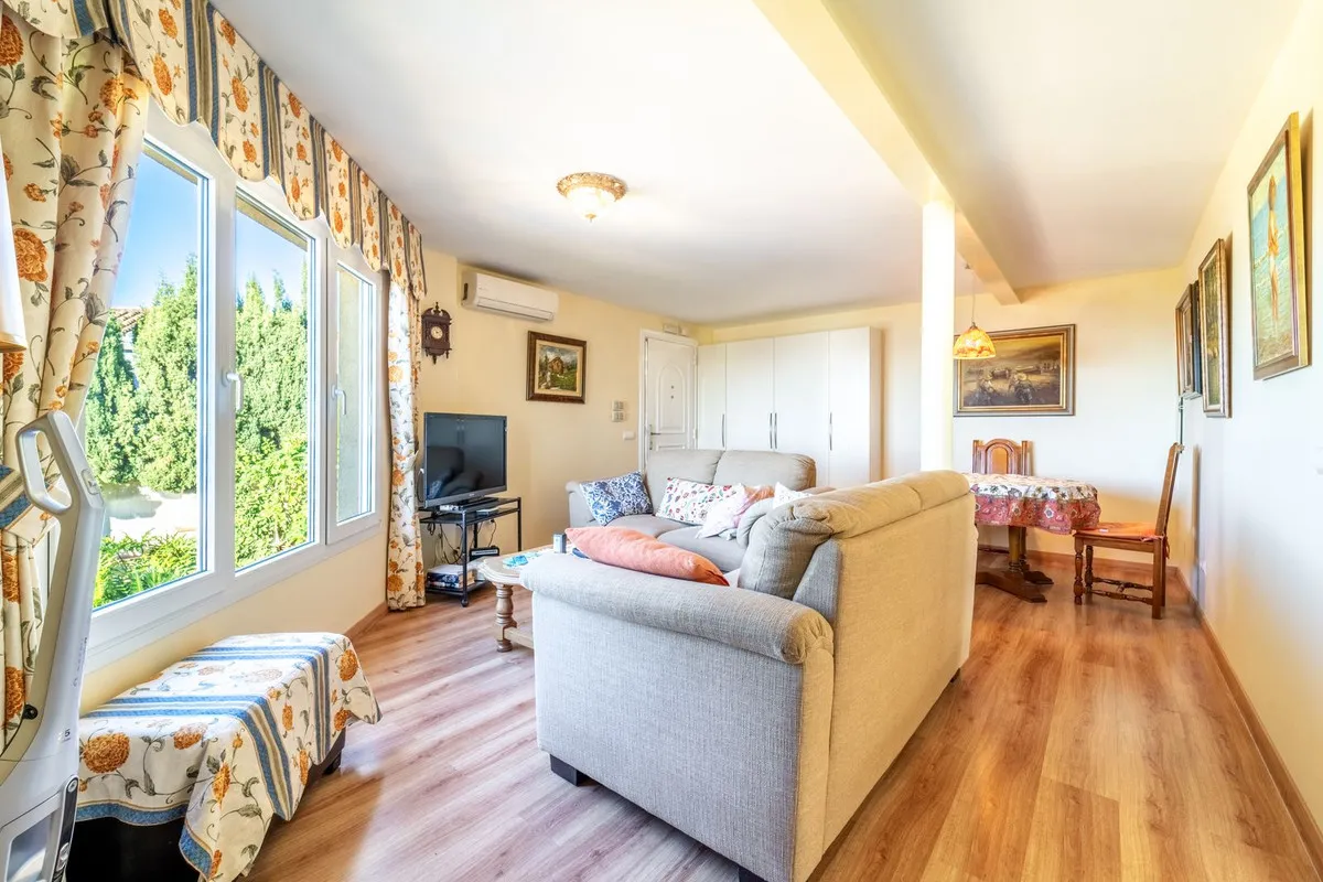 1e49f82c-d437-4c95-8ec1-8ea0cb2bec54