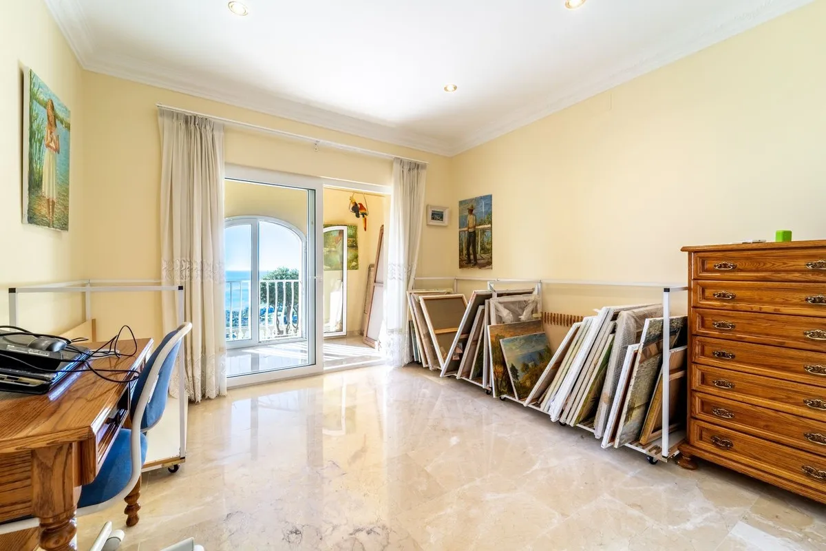 ac1a213f-a663-4d6c-a893-74c8cb18ada8